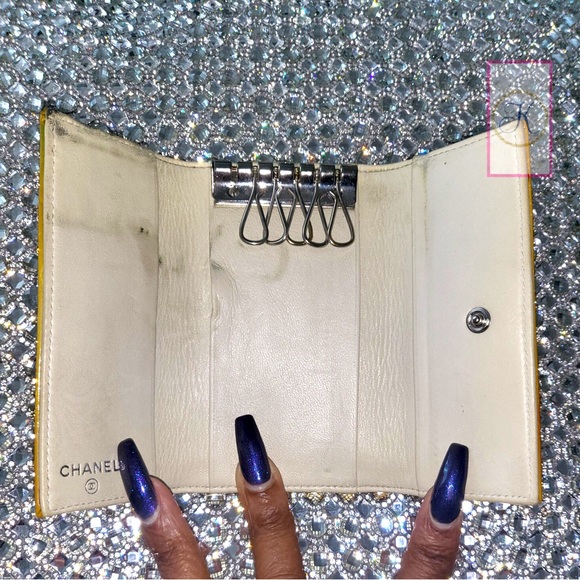 Chanel Key Holder🎀, Fold Wallet 🛍️, RARE & 💯 AUTHENTIC. Vintage Chanel - Picture 6 of 9
